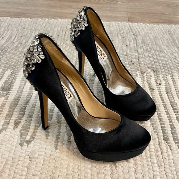 Badgley Mischka Black Embellished Pump - Picture 3 of 9